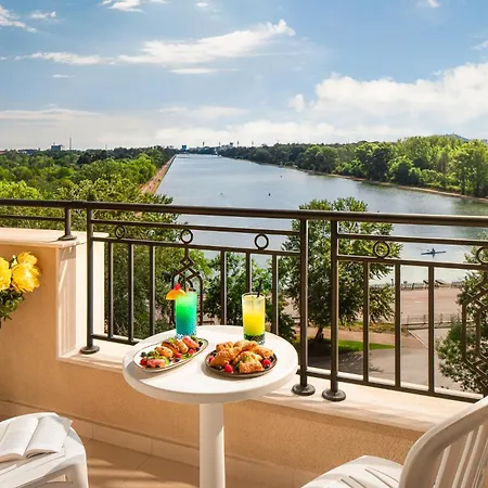 Landmark Creek And Wellness فندق بلوفديف