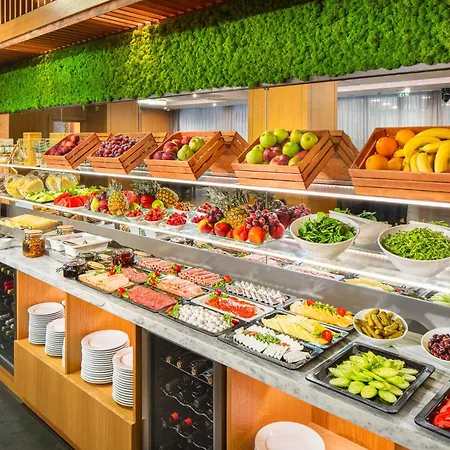 فندق Landmark Creek And Wellness بلوفديف